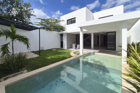 Casa en venta en Privada Inara Cholul Merida Yucatan de 4 Recamaras, Equipada